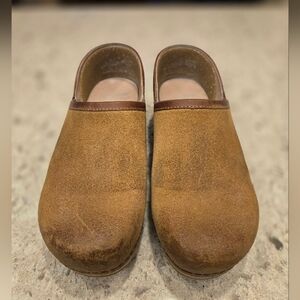 Dansko Brenna Clogs in Tan Burnished Suede size 37